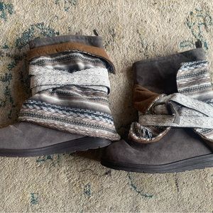 Plush & warm, MUK LUKS 3 in one boot size 7